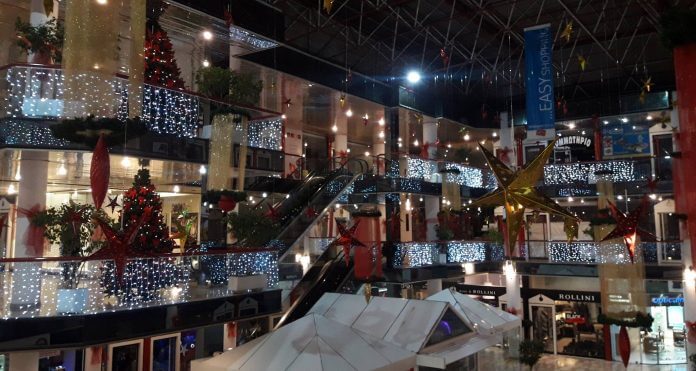 Εμπορικό-κέντρο-Χολαργού-boreiageitonia141217 Το πρώτο White Night στο Holargos Center είναι γεγονός!!!!!