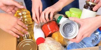 Συλλογή τροφίμων για άπορες οικογένειες στο εμπορικό Κέντρο Χολαργού Συλλογή τροφίμων για άπορες οικογένειες στο εμπορικό Κέντρο Χολαργού