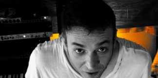 Ο Rous μιλάει στην δημοσιογράφο Δήμητρα Κούτρα