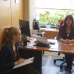 H Αντιδήμαρχος Μιμή Ρουφογάλη μιλάει στην Δήμητρα Κούτρα