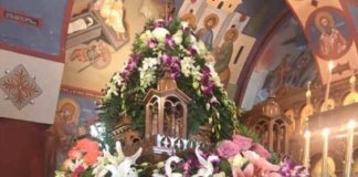 Μεγάλη Παρασκευή στα κοιμητήρια Παπάγου – Χολαργού