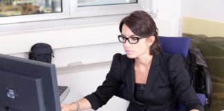 ΖΗΤΕΙΤΑΙ: Γραμματέας, κατά προτίμηση Νοσηλεύτρια ΖΗΤΕΙΤΑΙ: Γραμματέας, κατά προτίμηση Νοσηλεύτρια