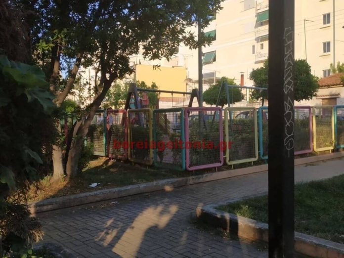 Κλειστή η παιδική χαρά στην Κύπρου όμως κάποιοι είναι μέσα ...