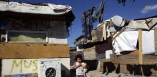 Καταυλισμός Ρομά Νομισματοκοπείο: 96 άτομα αποχώρησαν Καταυλισμός Ρομά Νομισματοκοπείο: 96 άτομα αποχώρησαν