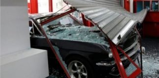 Λ. Μεσογείων: Νέα εισβολή με αυτοκίνητο σε κατάστημα Λ. Μεσογείων: Νέα εισβολή με αυτοκίνητο σε κατάστημα