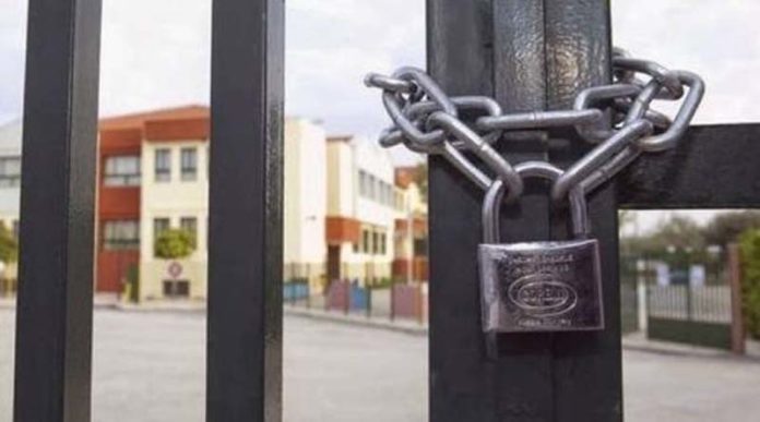 kleista_sxoleia_louketo-696x387 Στις 10.00 θα ανοίξουν τα σχολεία τη Δευτέρα 25 Νοεμβρίου σύμφωνα με απόφαση του Περιφερειάρχη Αττικής