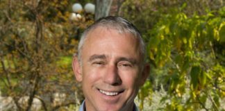 Δημήτρης Οικονόμου: Δείτε που εκπροσωπεί τον δήμο Παπάγου – Χολαργού