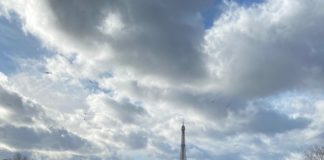 Άδωνις Γεωργιάδης: Με φόντο τον πύργο του Άιφελ