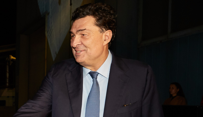 Αλέξης Παπαχελάς: Έχω κορονοϊό, δεν είναι πόλεμος, θυμίζει όμως