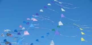 Καθαρά Δευτέρα: Γιατί τρώμε λαγάνα και πετάμε χαρταετό