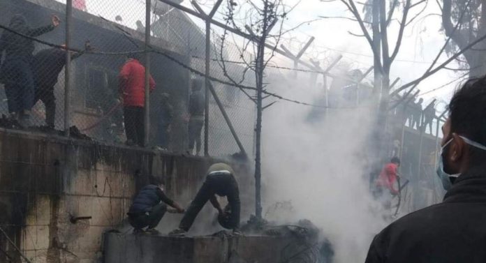 Λέσβος Νεκρό 6χρονο παιδί στη φωτιά στο ΚΥΤ της Μόριας-boreiageitonia1603