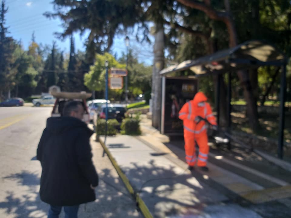 Χολαργός: Ξεκίνησαν οι απολυμάνσεις των πλατειών και λεωφορείων