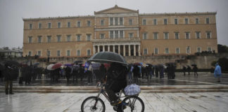 Καιρός: Καταιγίδες, θυελλώδεις άνεμοι και πτώση της θερμοκρασίας την Τετάρτη