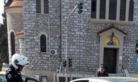 Αγία Παρασκευή: Παραβίασε ερυθρό σηματοδότη και συγκρούστηκε