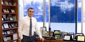 Άγιο Φως: Θα σας φέρουμε το φως στην πόρτα σας με ένα φαναράκι δήμαρχος Ελληνικού -Αργυρούπολης