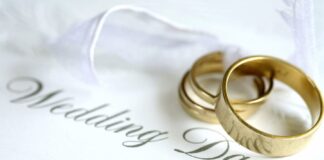 Μαρία Ζώη: Τα σκαλιά της εκκλησίας ανεβαίνει η γνωστή αριθμολόγος