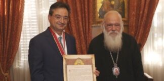 Ελλάδα: Με την διάκριση η Αρχιεπισκοπή Αθηνών τίμησε τον Φ. Καραβία