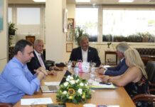Γ. Πατούλης: Υπέγραψε για τα έργα βελτίωσης σχολικών κτιρίων στον Δήμο Κρωπίας