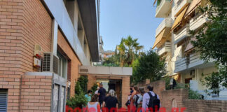 Εφορία Χολαργού: Χαμός για ακόμα μια ημέρα η ουρά μέχρι απέναντι από κόσμο