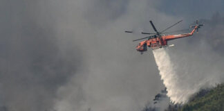 Πυρκαγιά: Εκκενώνονται οικισμοί στην Ικαρία