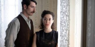 Άγριες Μέλισσες: Εραστές με παιδί Πηνελόπη και Μελέτης