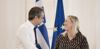 Συνάντηση του Πρωθυπουργού Κυριάκου Μητσοτάκη με την Επίτροπο Διεθνών Εταιρικών Σχέσεων Jutta Urpilainen.