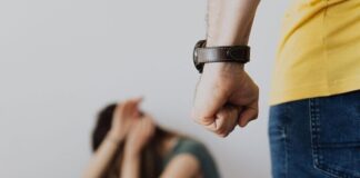 Ενδοοικογενειακή βία: Στη φυλακή όσοι προκαλούν σωματική βλάβη.