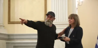 Κατερίνα Σακελλαροπούλου: Τίμησε 8 ανθρώπους για την κοινωνική προσφορά τους.