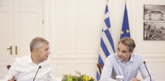 Τηλεδιάσκεψη του Κυριάκο Μητσοτάκη με το Συντονιστικό Κέντρο Επιχειρήσεων στην Περιφέρεια Θεσσαλίας.