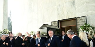 Αντώνης Λυμπέρης: Αυτή την ώρα το τελευταίο «αντίο» στον γνωστό εκδότη