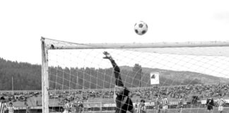 Κηδεία Νίκου Σαργκάνη: Στο κοιμητήριο Παπάγου το τελευταίο αντίο στο Φάντομ