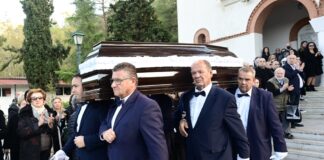 Κηδεία Κώστα Γεωργουσόπουλου: Θρήνος στο κοιμητήριο Παπάγου