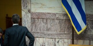 Ο Πρωθυπουργός αποχώρησε εσπευσμένα από τη Βουλή -«Είχε έξαρση του πόνου στη μέση του»