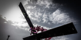 Μεγάλη Παρασκευή: Η Συγκίνηση του Επιταφίου στην Καρδιά της Πίστης