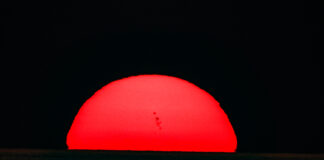 Οταν ο ήλιος χάνεται στη θάλασσα της Αχαράβης Ένα φωτογραφικό ταξίδι του Γιώργου Κονταρίνη στην Κέρκυρα