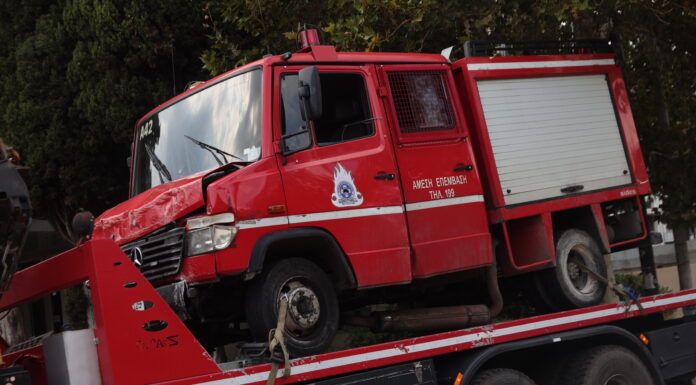 Εκτροπή πυροσβεστικού οχήματος στη Νέα Χαλκηδόνα – Τραυματίστηκε πυροσβέστης