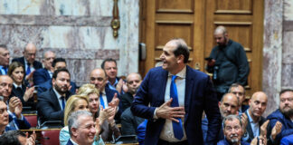 Το τελευταίο αντίο στον Απόστολο Βεσυρόπουλο