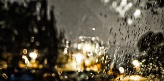 Καιρός Δευτέρας: Νεφώσεις με τοπικές βροχές και μικρή πτώση θερμοκρασία