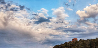 Καιρός Παρασκευής : Τοπικές Βροχές, Πτώση Θερμοκρασίας και Ισχυροί Βόρειοι Άνεμοι