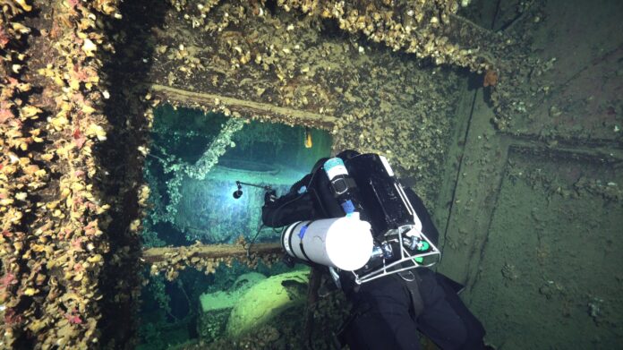 Στη διάρκεια των καταδύσεων στο ναυάγιο