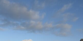 Η Παρασκευή ανάμεσα σε σύννεφα και φως