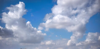 Αύριο άστατος καιρός με τοπικές βροχές και μικρή πτώση της θερμοκρασίας