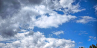 Δευτέρα με παροδικές νεφώσεις και τοπικές βροχές στα νοτιοδυτικά