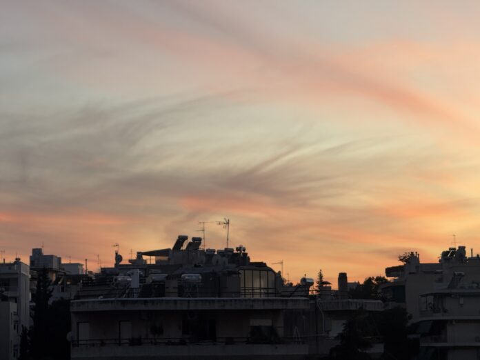 Tα παιχνίδια του ουρανού με τον ήλιο