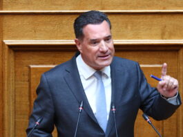 Ένταση στη Βουλή: Ο Νατσιός παρουσίασε ψεύτικη φωτογραφία του Άδωνη Γεωργιάδη