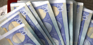 Σκιές και Εξουσία