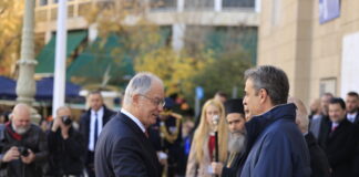 Με ευχές, συμβολισμούς και βαριά θεσμική παρουσία: η Δοξολογία του νέου έτους στη Μητρόπολη Αθηνώ