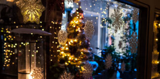 Η θαλπωρή των γιορτών που επιμένει στην πόλη