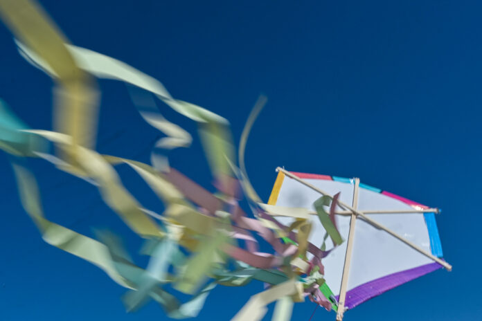 ΠΕΤΑΓΜΑ ΧΑΡΤΑΕΤΟΥ ΣΤΗΝ ΓΕΦΥΡΑ ΡΙΟΥ - ΑΝΤΙΡΡΙΟΥ (ΔΗΜΗΤΡΑ ΚΟΥΤΡΑ/EUROKINISSI)