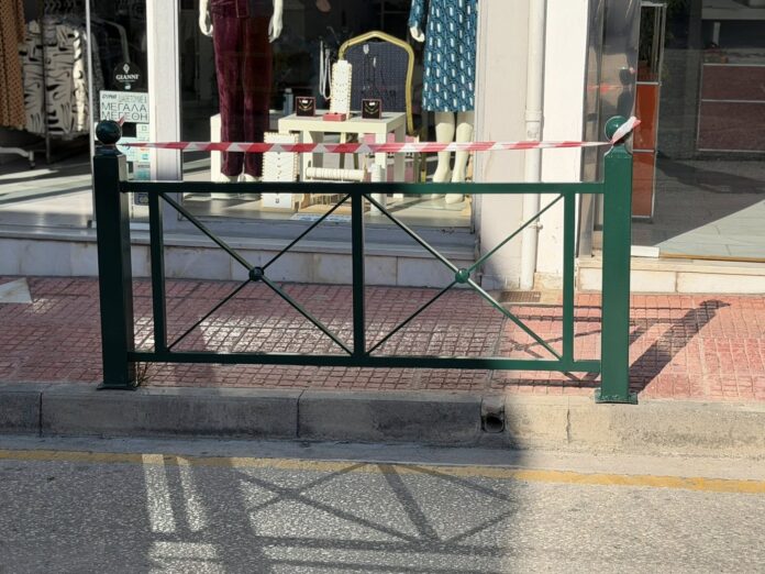 Κηφισιά Συντήρηση και βάψιμο εμποδίων στάθμευσης στην οδό Αγίου Τρύφωνος (4)